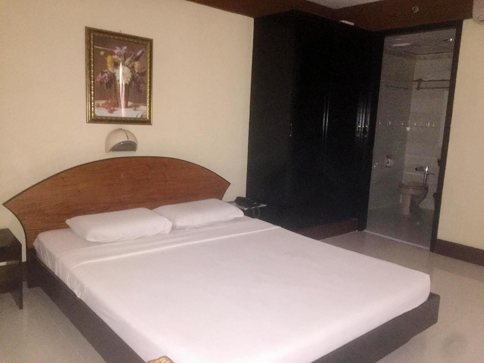 Paragon Suites Cebu Stadt Exterior foto