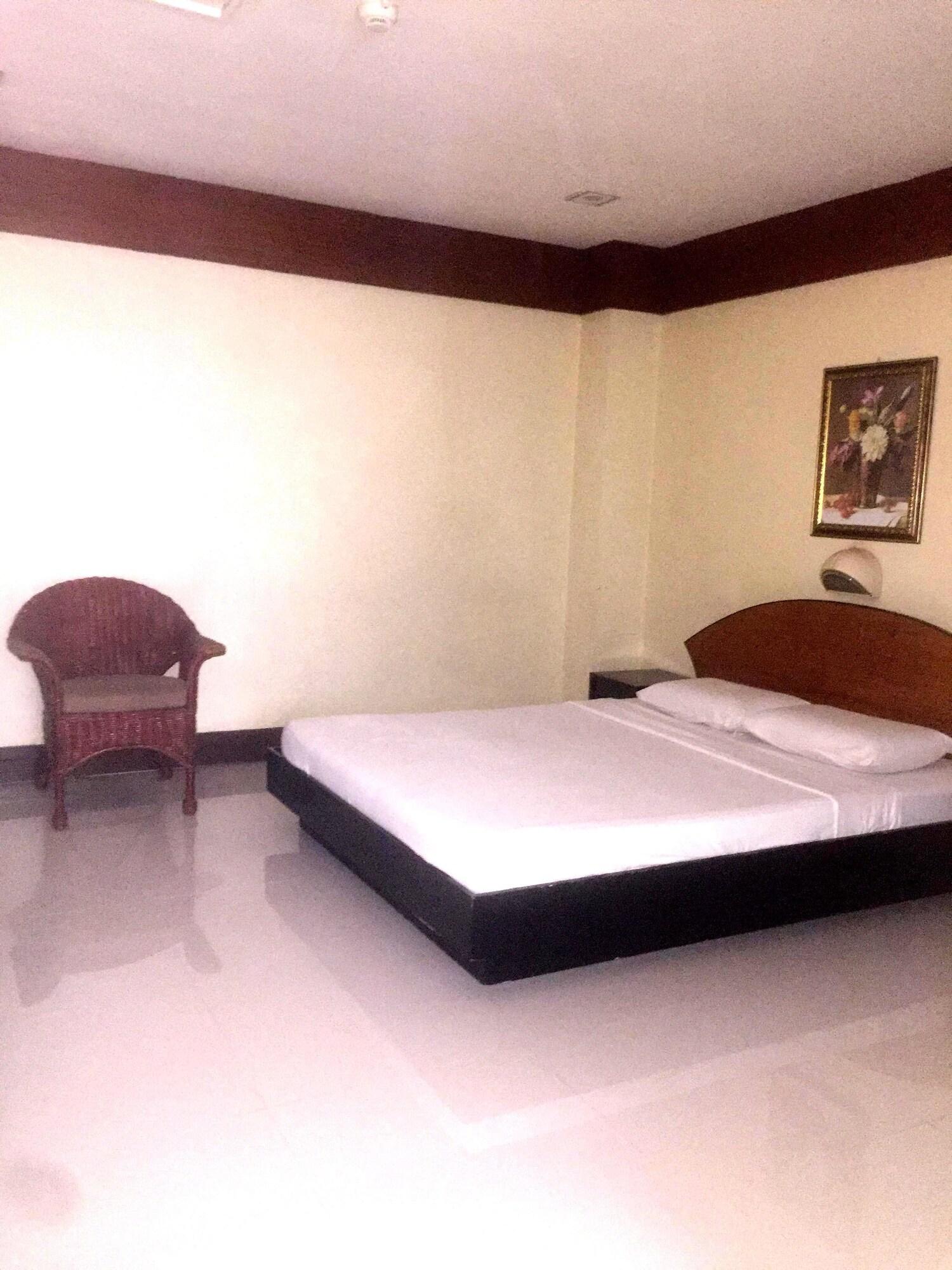 Paragon Suites Cebu Stadt Exterior foto