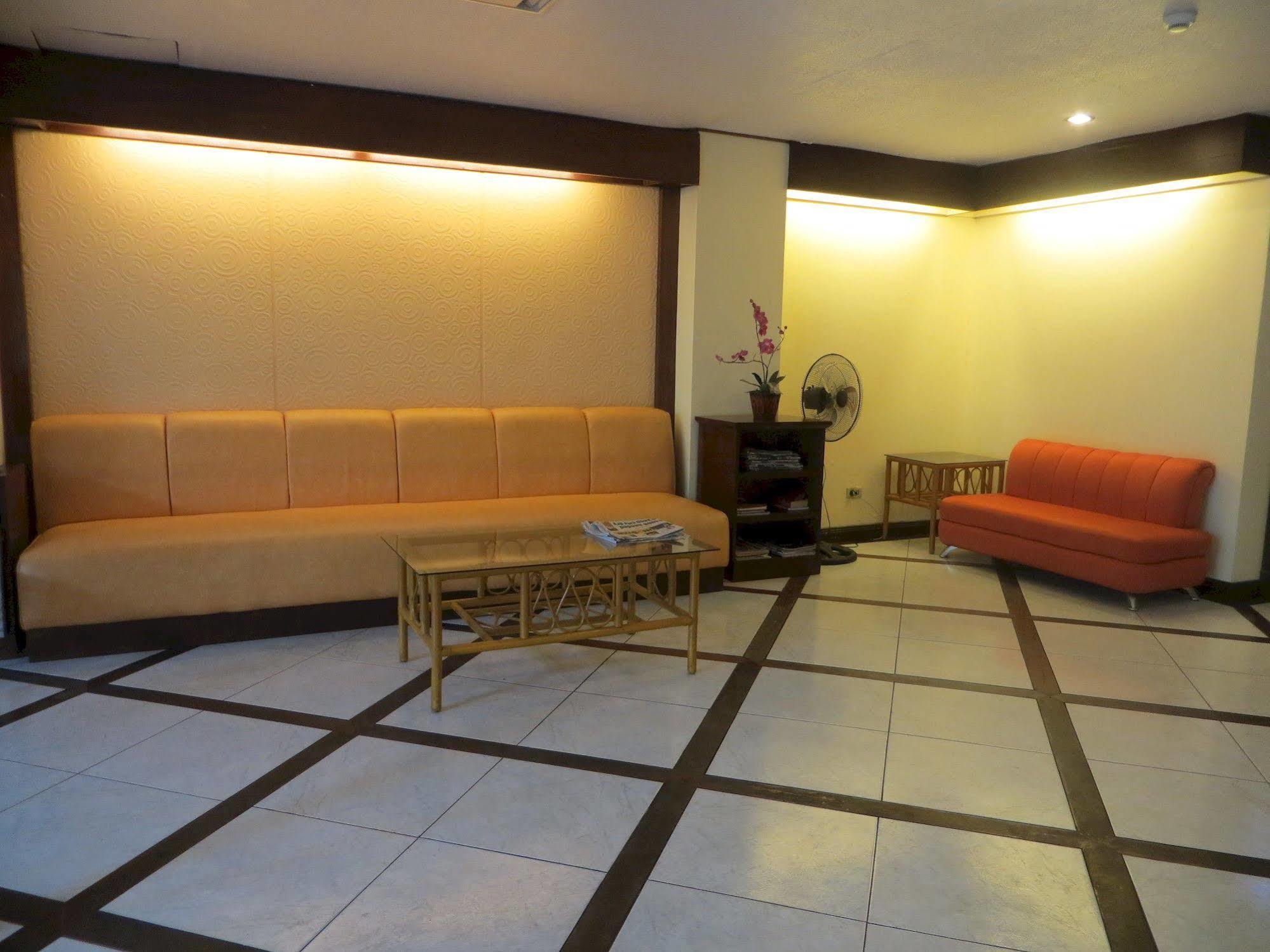 Paragon Suites Cebu Stadt Exterior foto