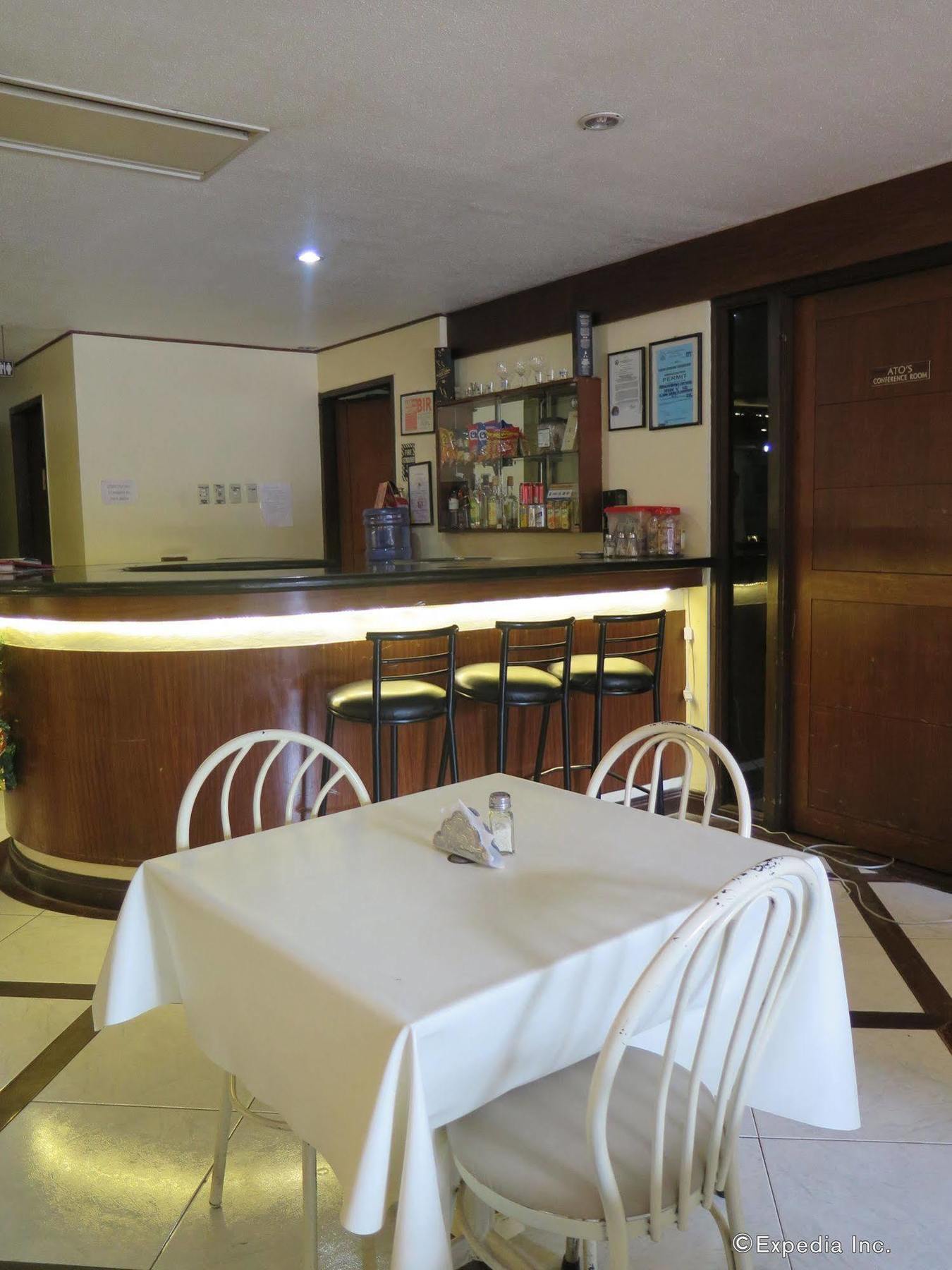 Paragon Suites Cebu Stadt Exterior foto